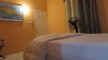 Rafjam Bed And Breakfast Кингстън Екстериор снимка